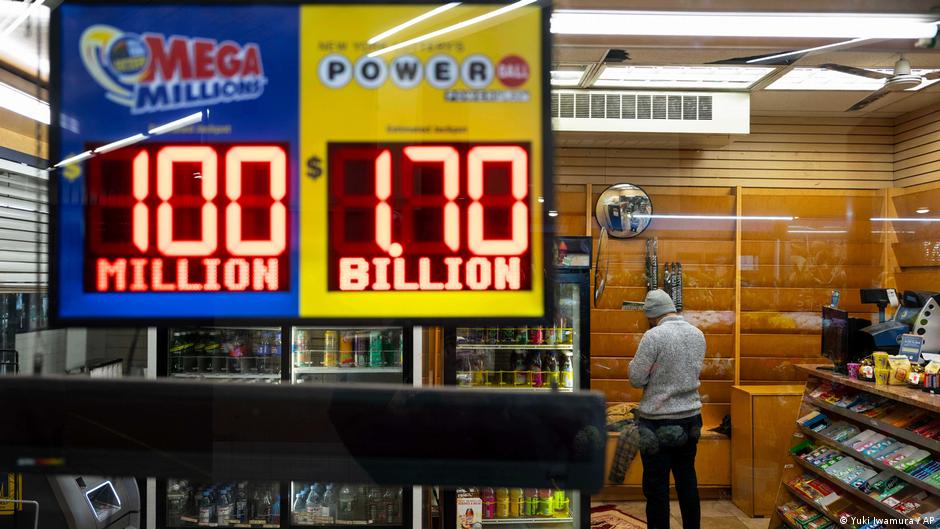 Arkansas wins $1.8 billion Powerball jackpot on Christmas Eve