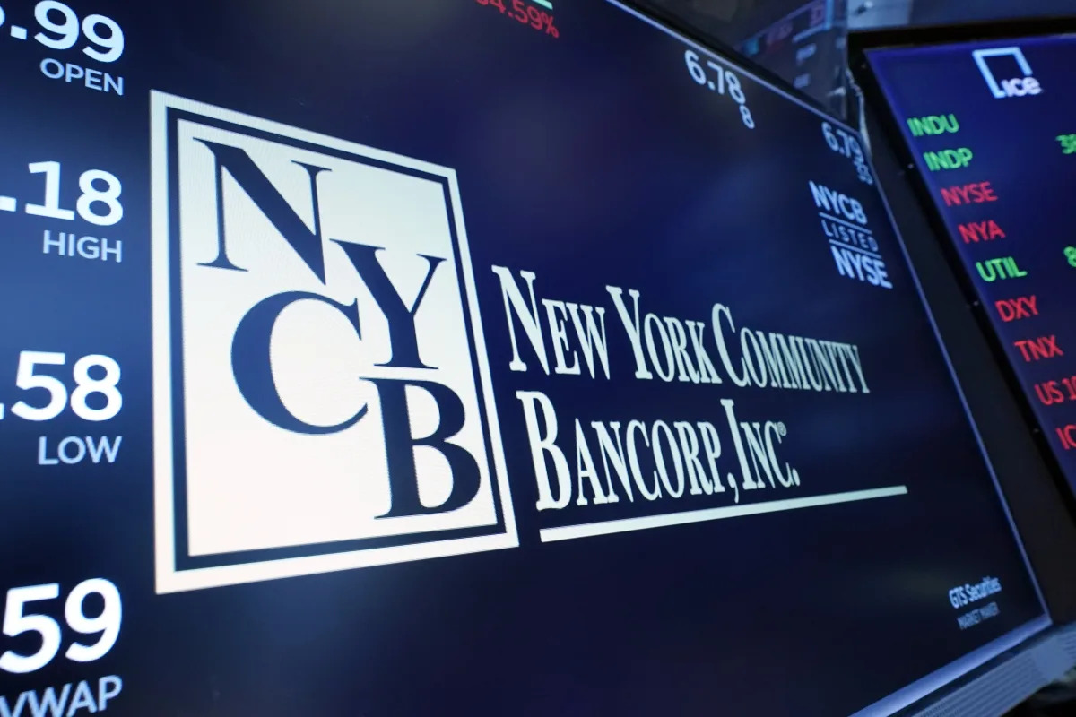 Featured image for "NYCB Stock Plunges 28% on CEO Departure and Internal Controls Issue"