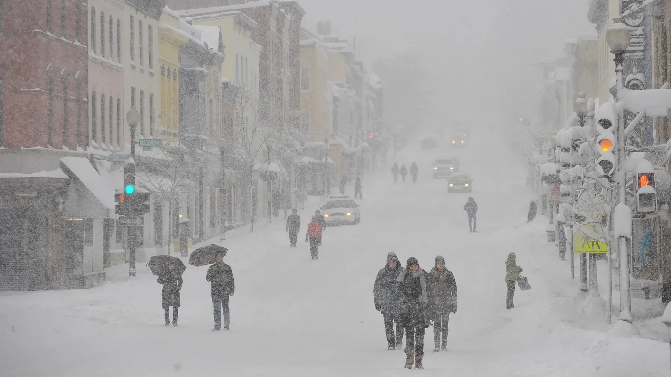 Featured image for D.C. Winter Forecasts Diverge: Snowfall Predictions Vary Widely