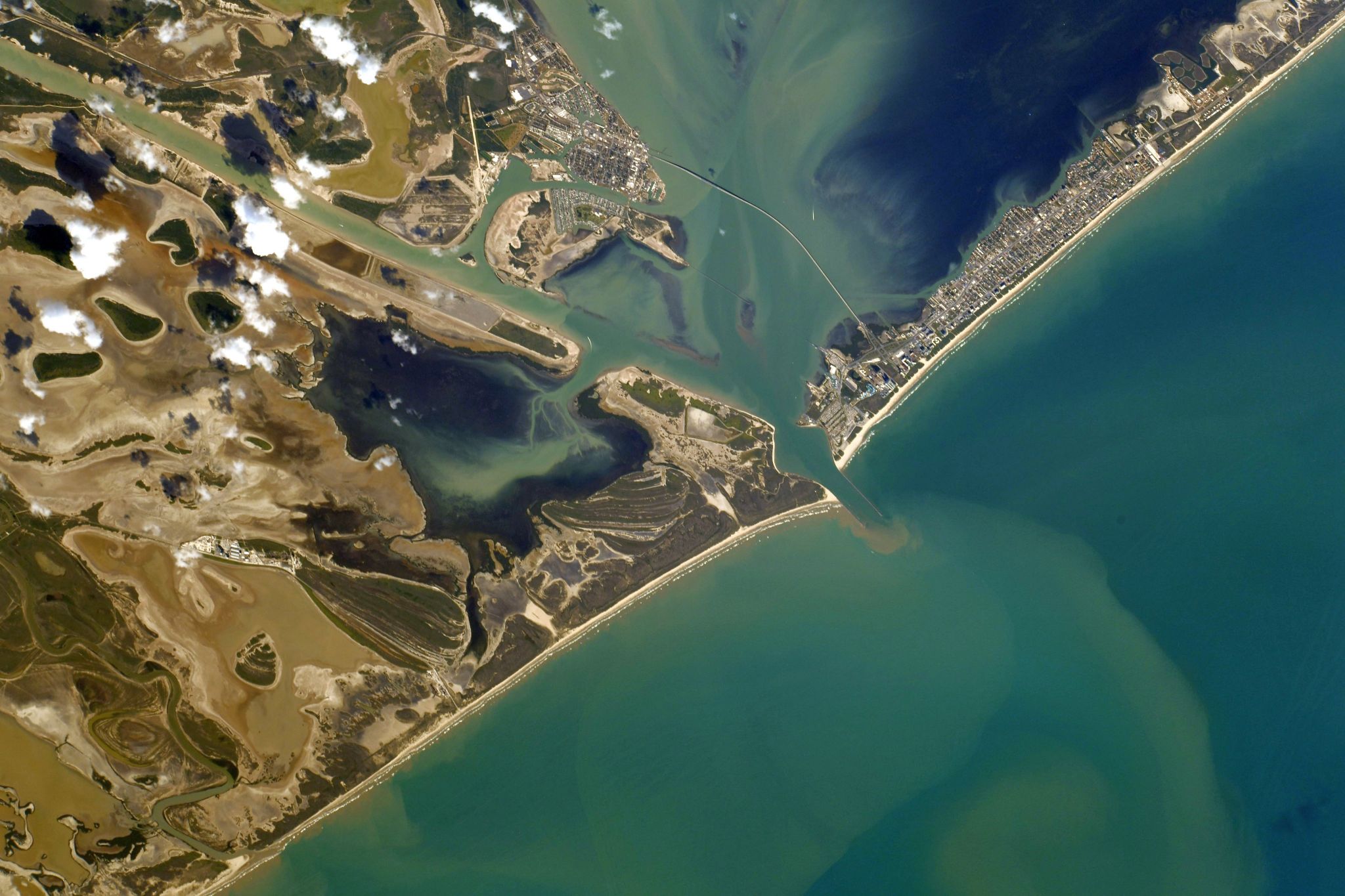 "Texas Beach Offers Prime View for 2024 Total Solar Eclipse"