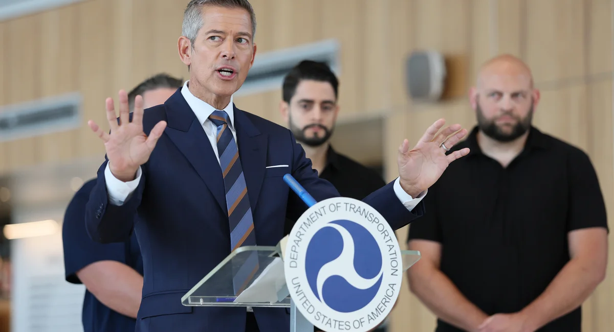 Featured image for United Airlines Planes Collide at LaGuardia Amid Delays