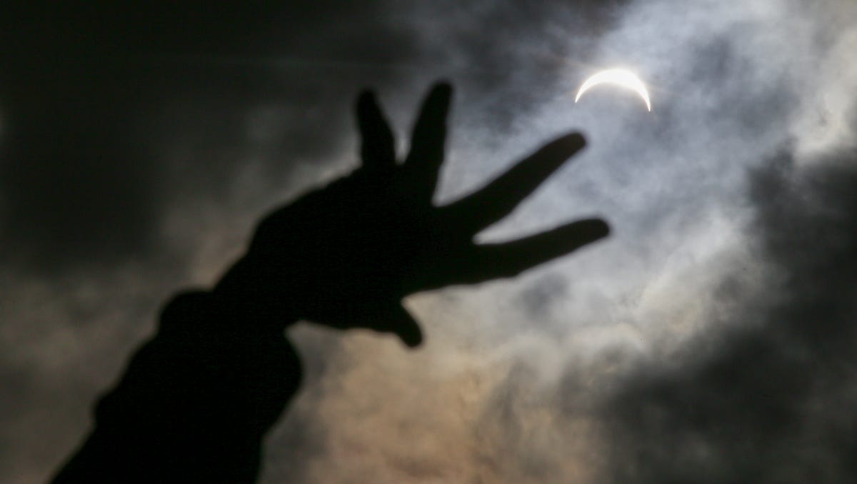"Rare Solar Eclipse Sightings Await in Indianapolis, Texas, and Oregon"
