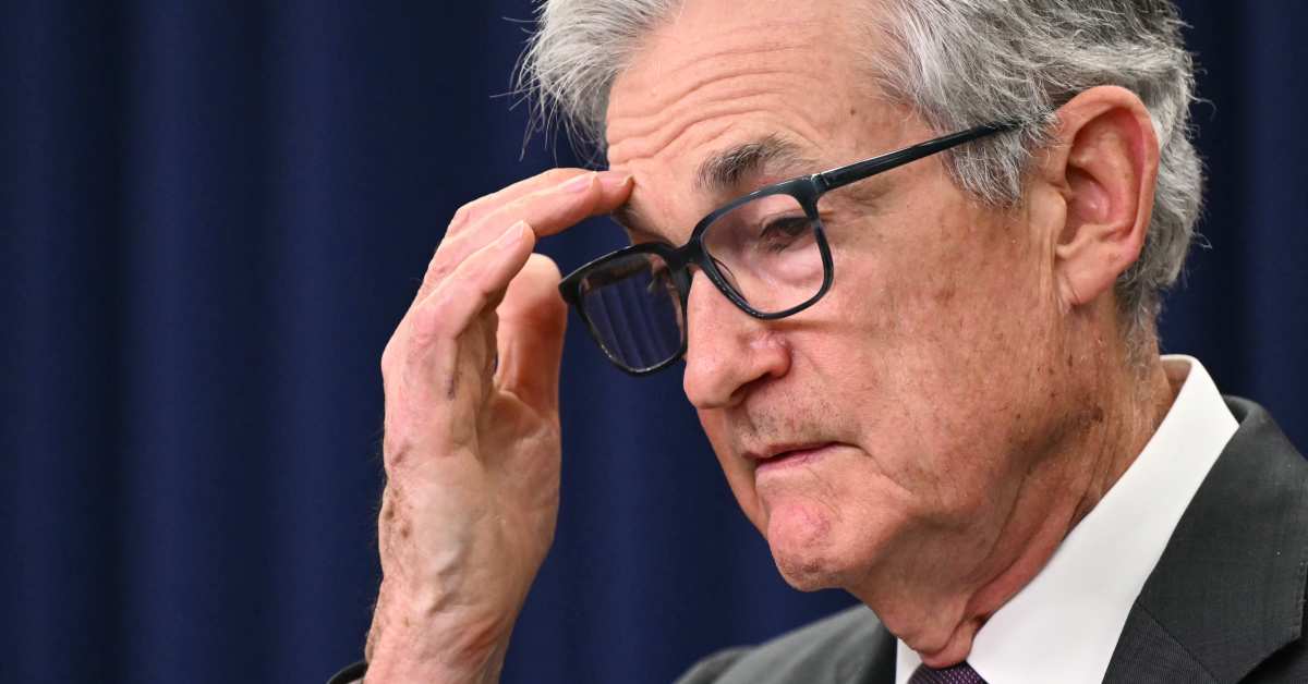 Featured image for Markets Await Powell’s Speech Amid Fed’s Shift on Community Bank Regulations