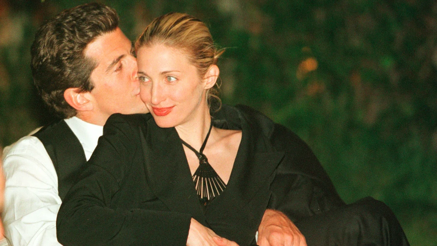 Hidden Details of JFK Jr. and Carolyn Bessette’s Glamorous Romance