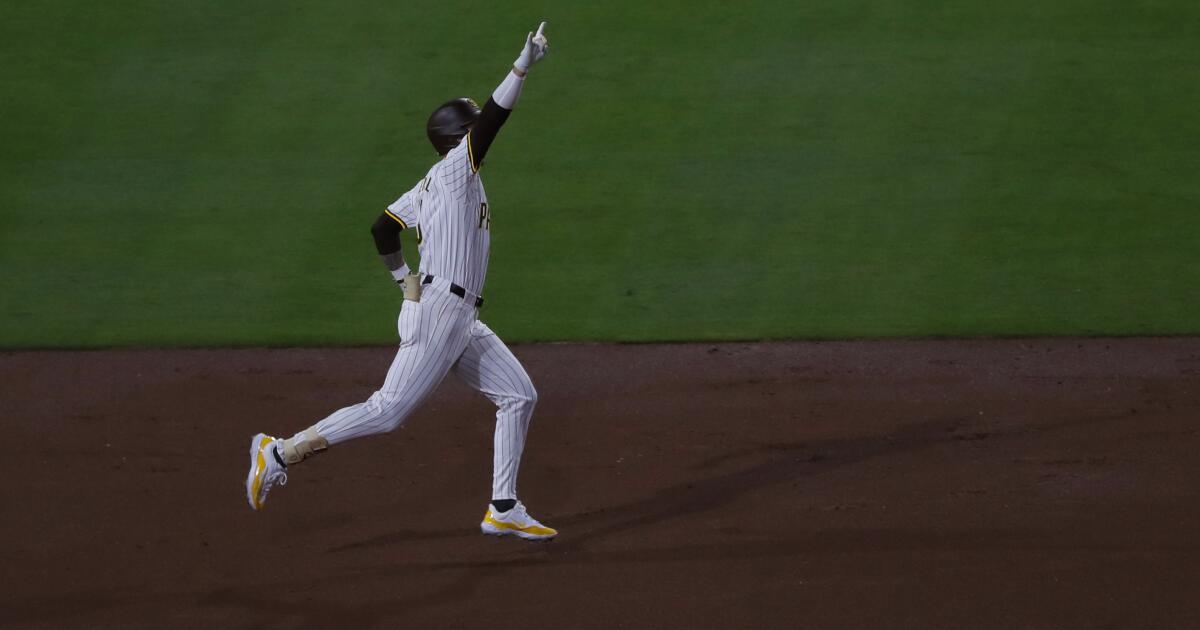 Featured image for "Contreras' Clutch Homer Lifts Cardinals Over Padres; Former Red Sox Executive Larry Lucchino Passes Away at 78"