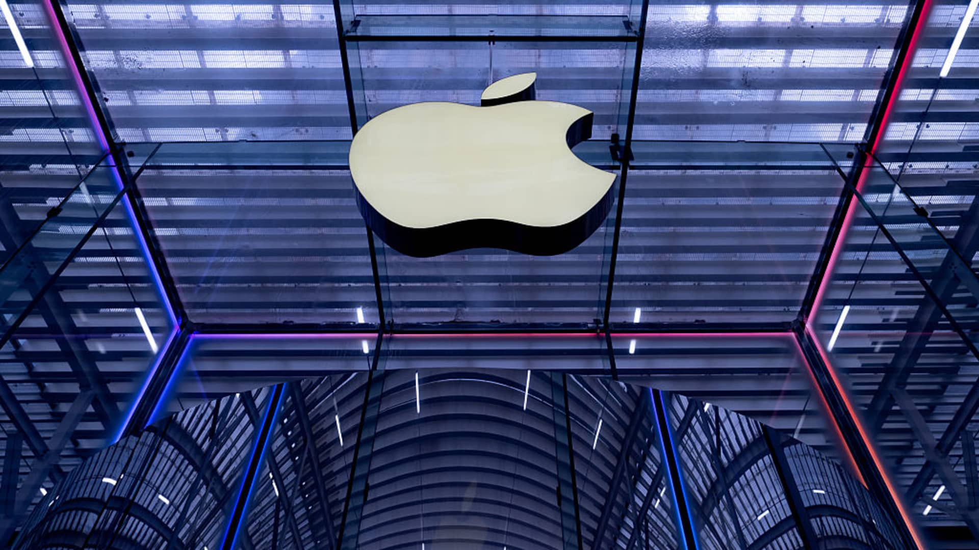Apple's AI Challenges and Expectations Ahead of iPhone 17