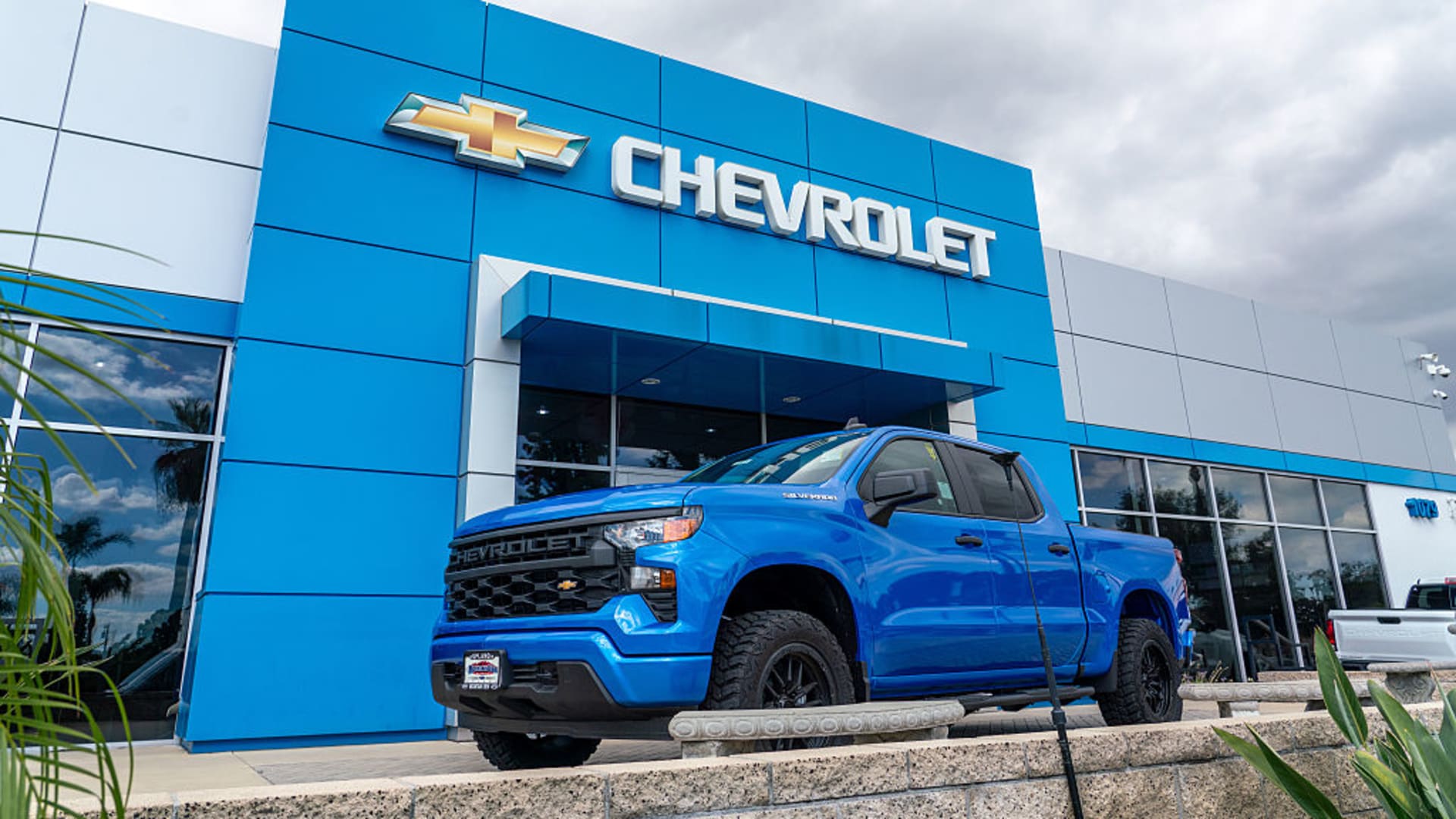 Featured image for Wall Street anticipates GM's Q3 earnings amid EV and tariff concerns