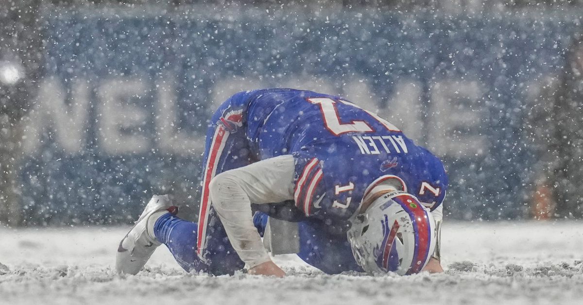 "NFL Playoffs: Weather Impact on Chiefs and Bills Games"