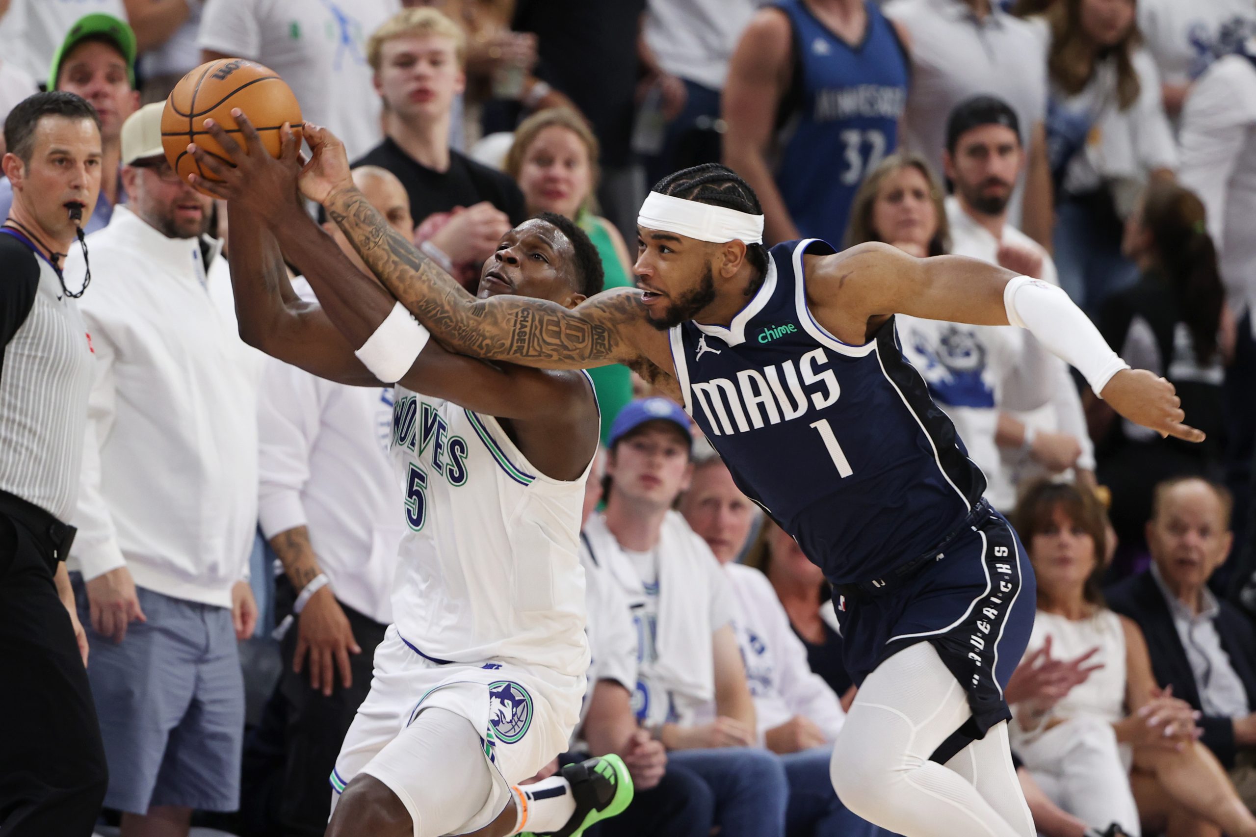 Luka Doncic Dominates as Mavs Take Game 1 Against Timberwolves