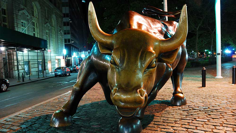 "US Futures Drop as China Data and Rate Jitters Weigh on Market"