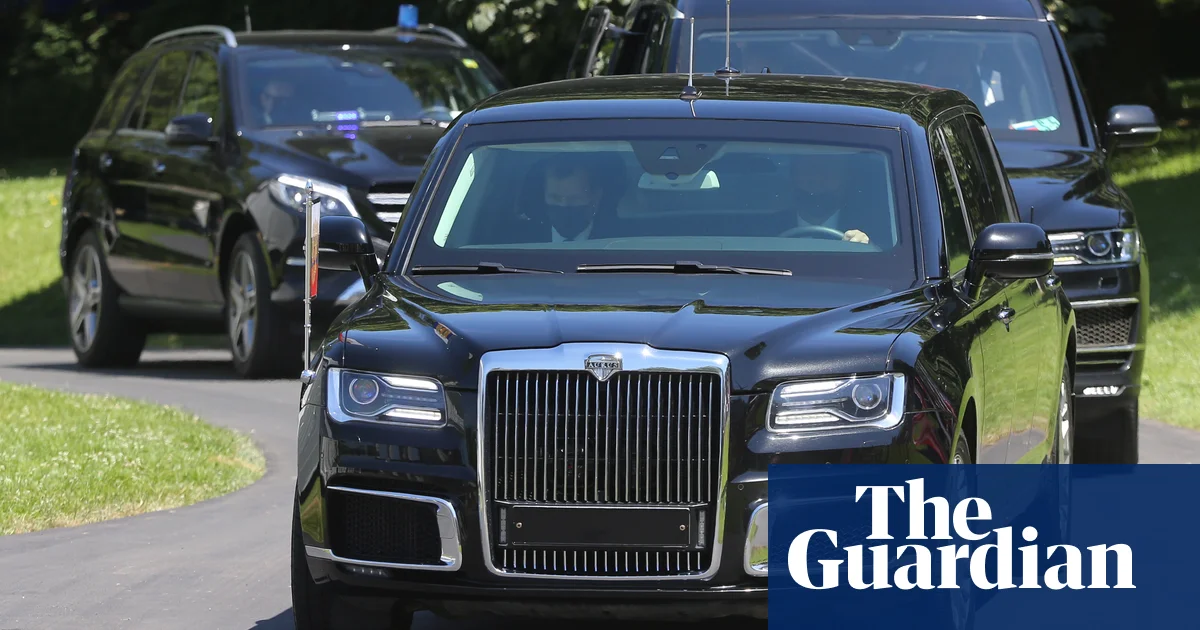 "Putin's Gift: Luxury Car Strengthening Ties with Kim Jong-un"