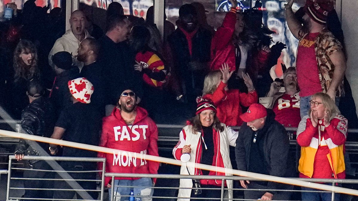 "Taylor Swift Cheers on Chiefs at AFC Championship Game"