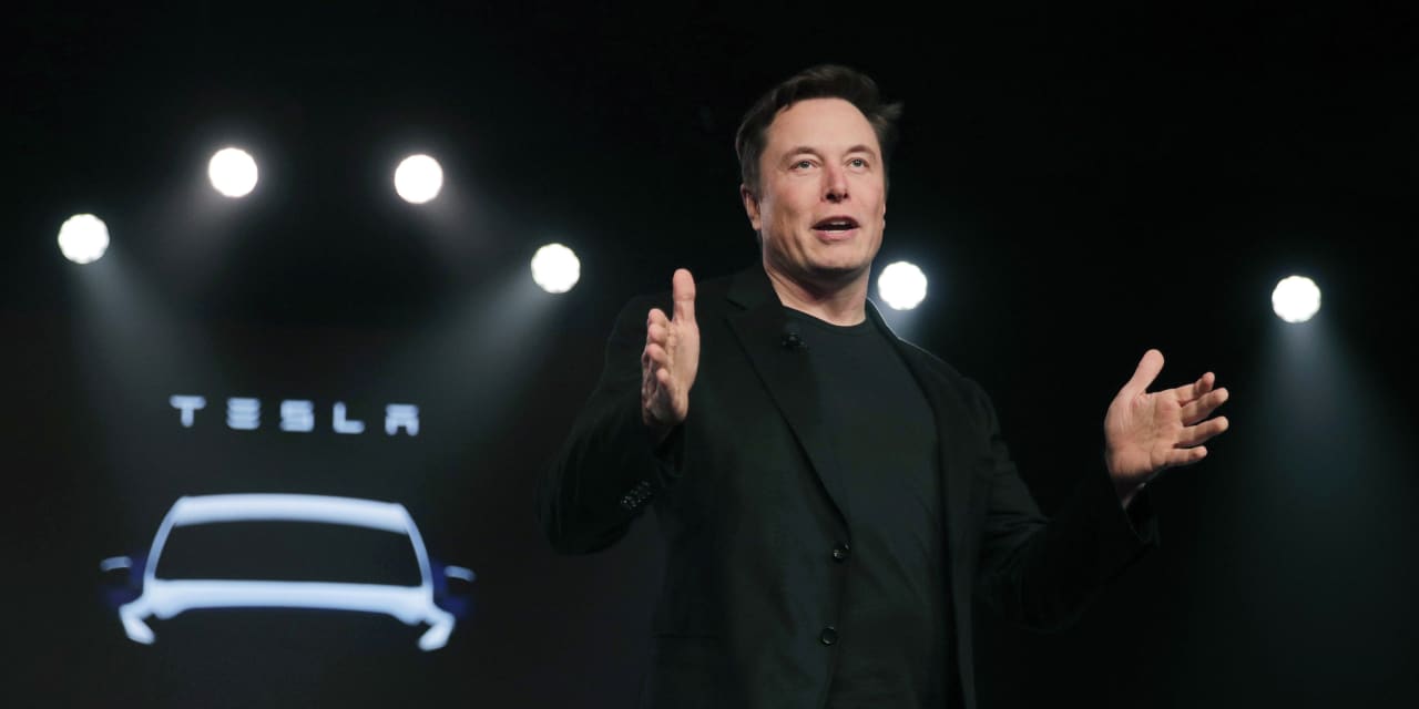Judge Allows Trial in Lawsuit Blaming Tesla's Autopilot for Driver's Death