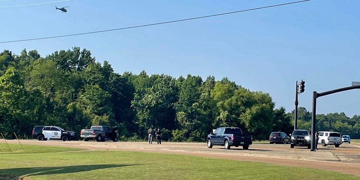 Featured image for Manhunt in Gluckstadt for Escapee Suspect