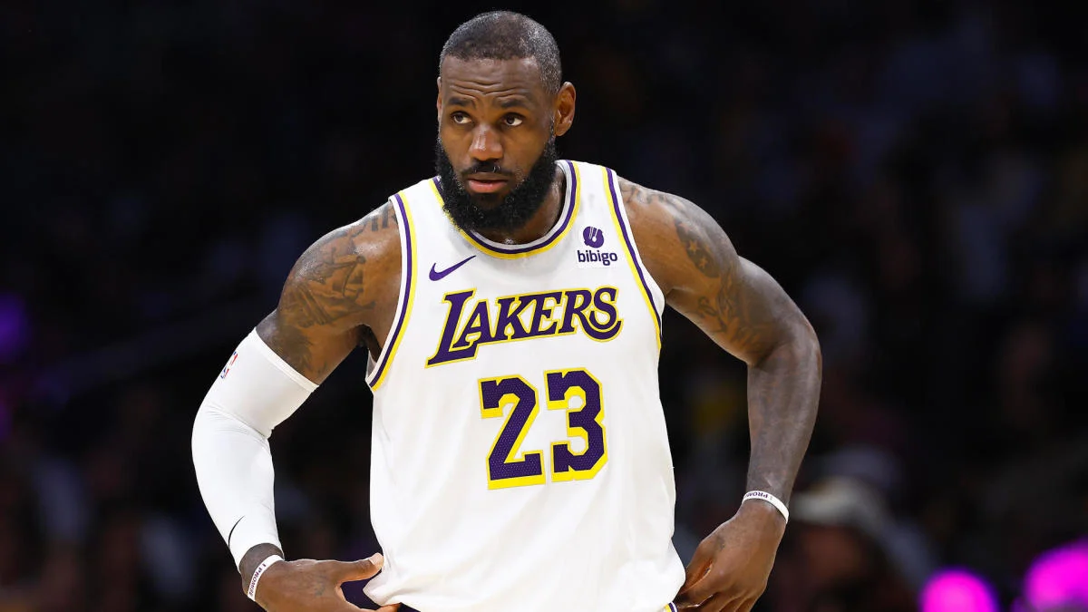LeBron James to Opt Out of Lakers Contract, Become Free Agent