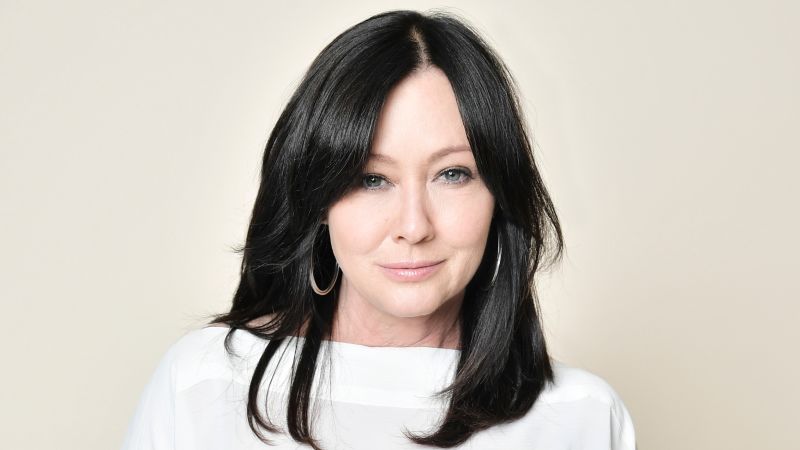 Hollywood Mourns '90210' and 'Charmed' Star Shannen Doherty at 53