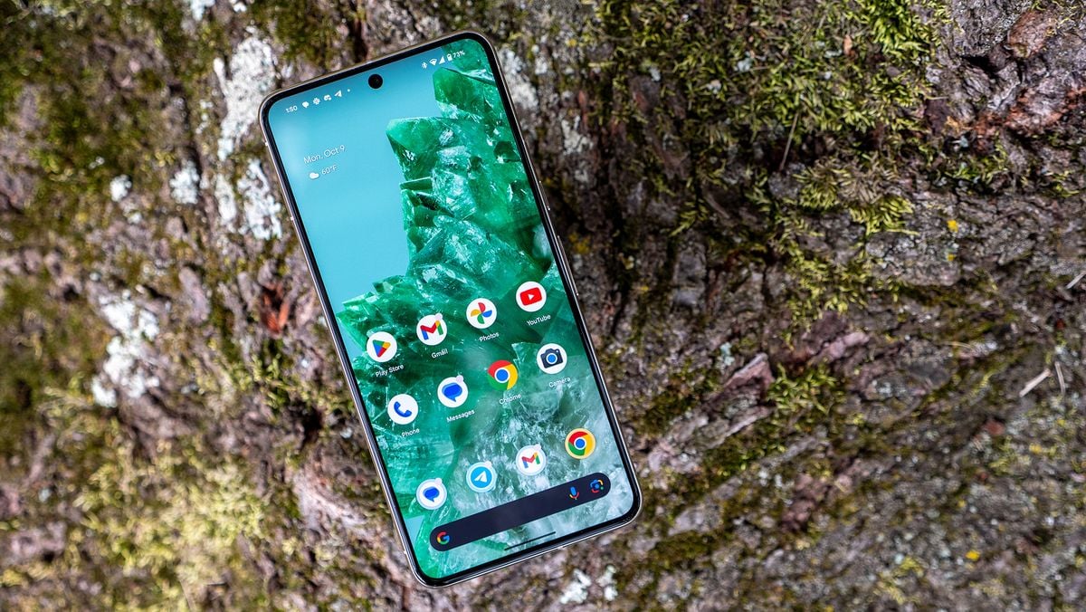 Featured image for "Google's Pixel 8 Phones: Unbeatable Deals for YouTube Premium Subscribers and Amazon Shoppers"