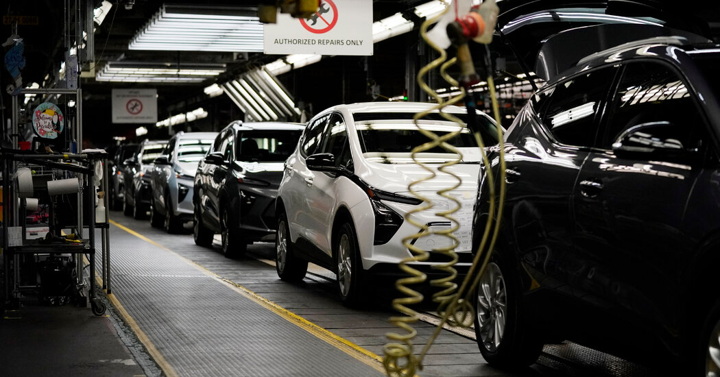 Featured image for "Automakers Share Driving Data with Insurers"