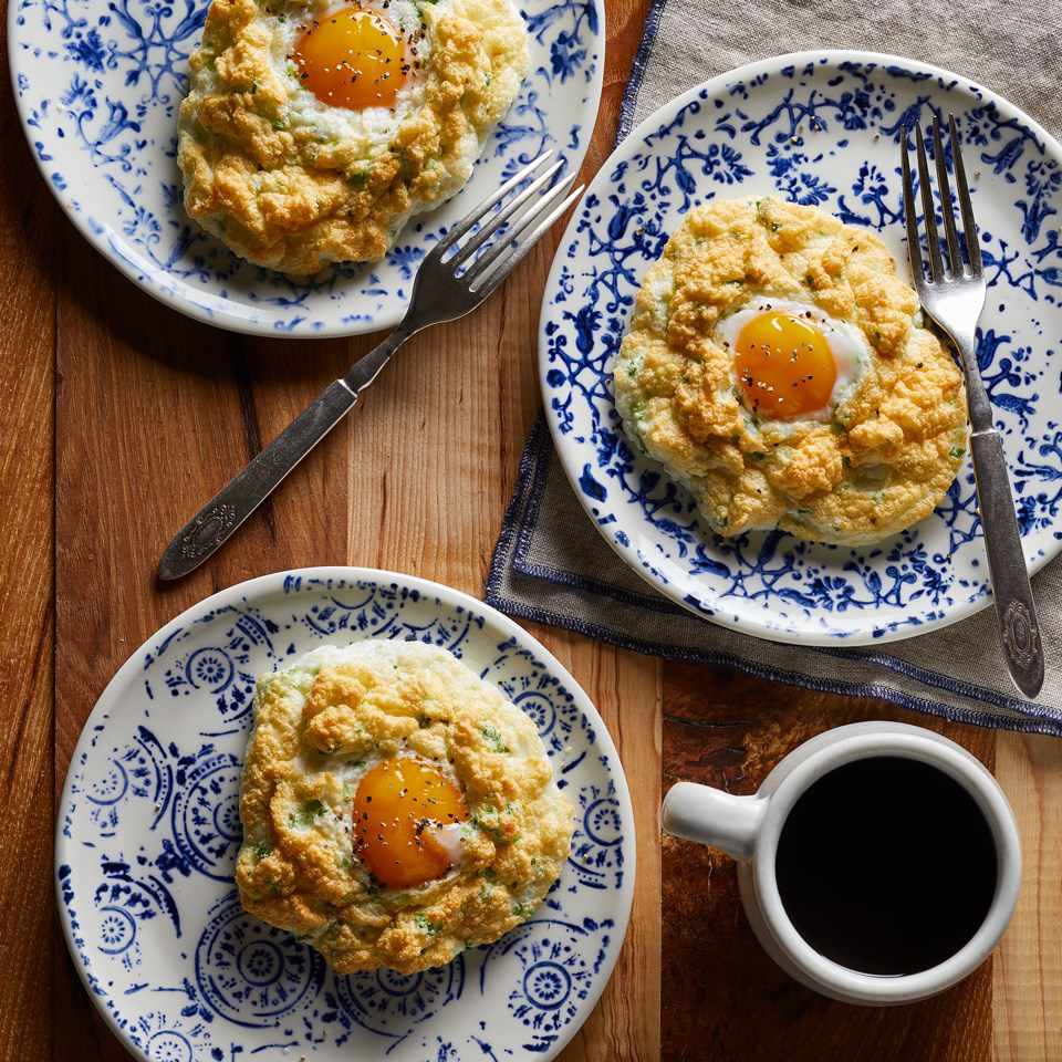 Featured image for "Quick and Easy Breakfasts: 12 Recipes in 10 Minutes or Less"