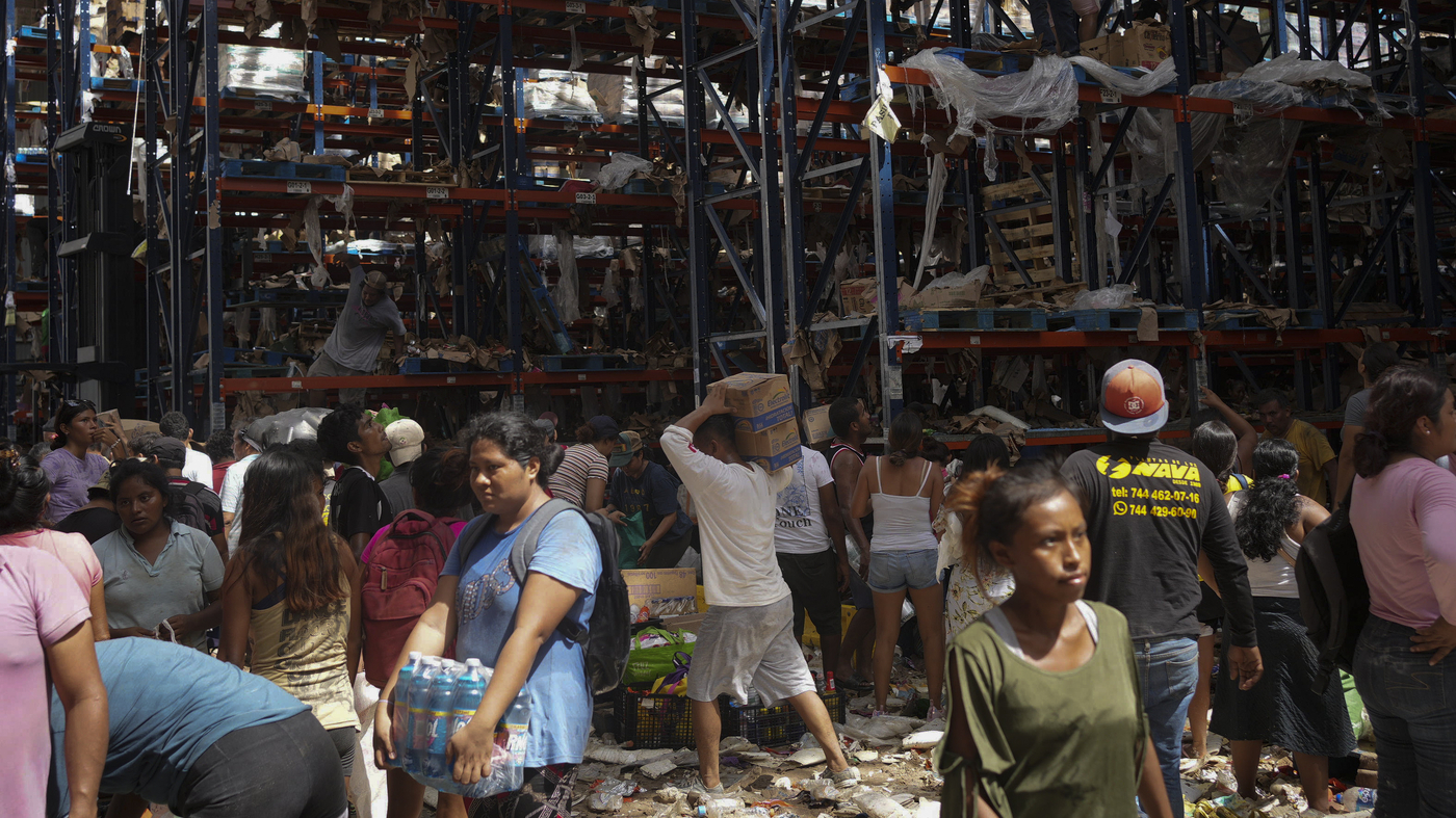 "Hurricane Otis Leaves Acapulco Devastated: Death Toll Rises to 39"