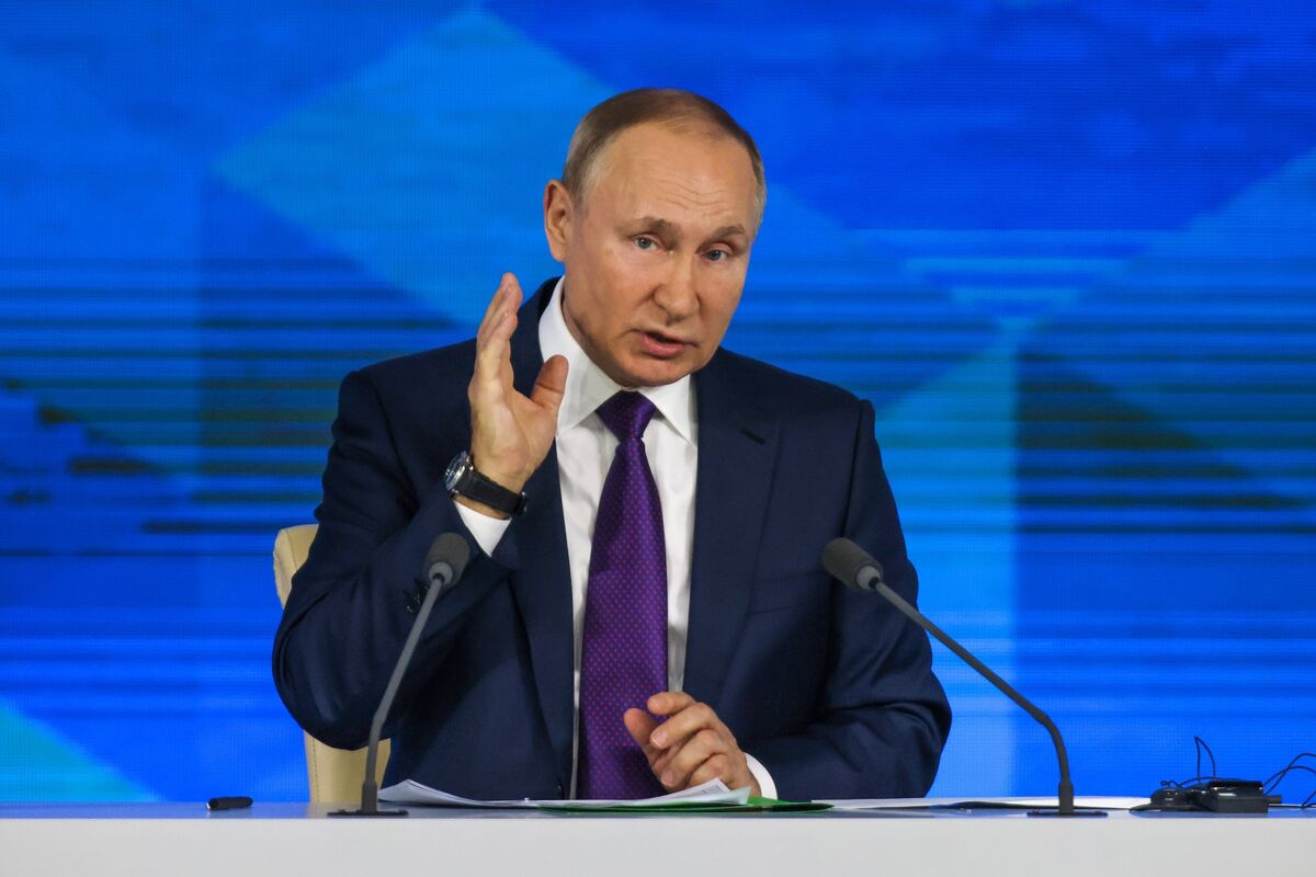 US Reporter Evan Gershkovich Remains Detained in Russia, Biden Administration Pushes for Release.
