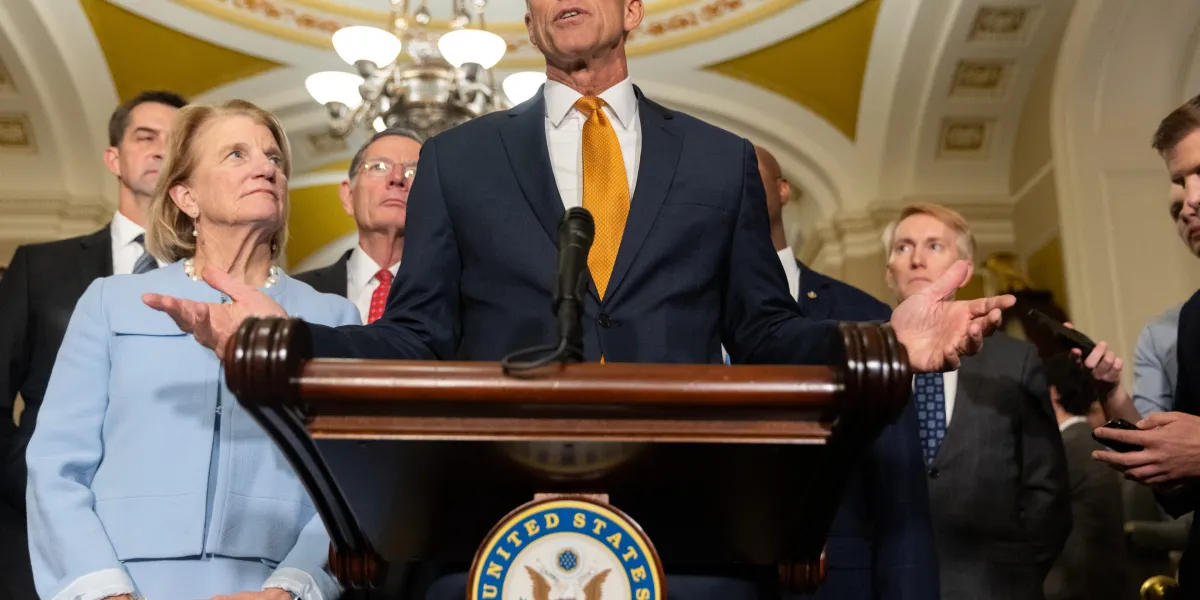 Featured image for Government Shutdown Could Cost Economy Up to $14 Billion, Warns Experts