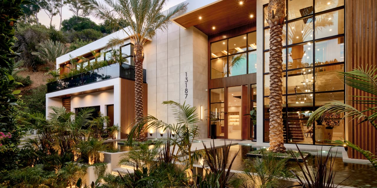 Featured image for "Luxurious L.A. Mansion with Pickleball and Candy Services Hits Market for $29.888 Million"