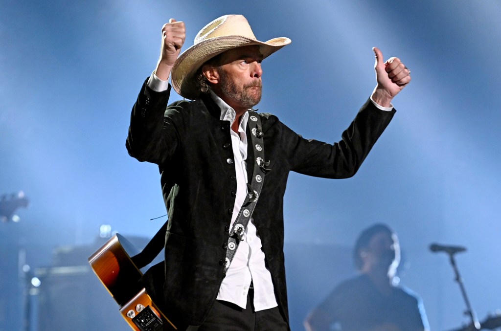 Featured image for Toby Keith's Inspiring Health Update at People's Choice Country Awards Amid Cancer Battle