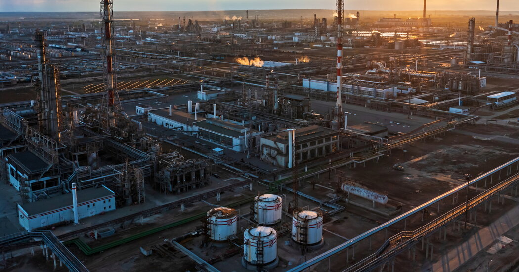 Featured image for US Imposes Sanctions on Major Russian Oil Firms Amid Ukraine Crisis