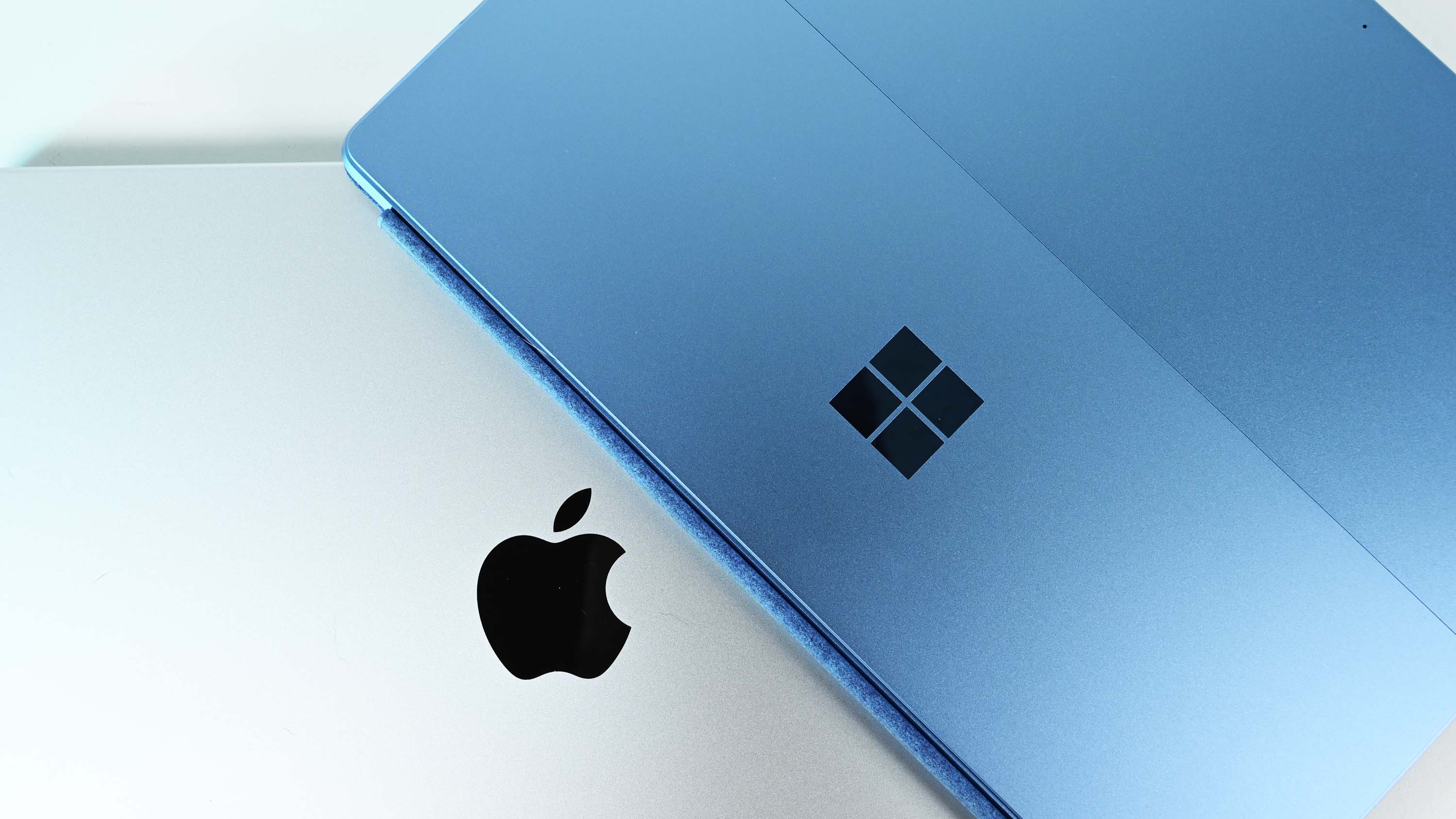 Featured image for Apple's Budget MacBook with iPhone Chip Could Revolutionize Battery Life