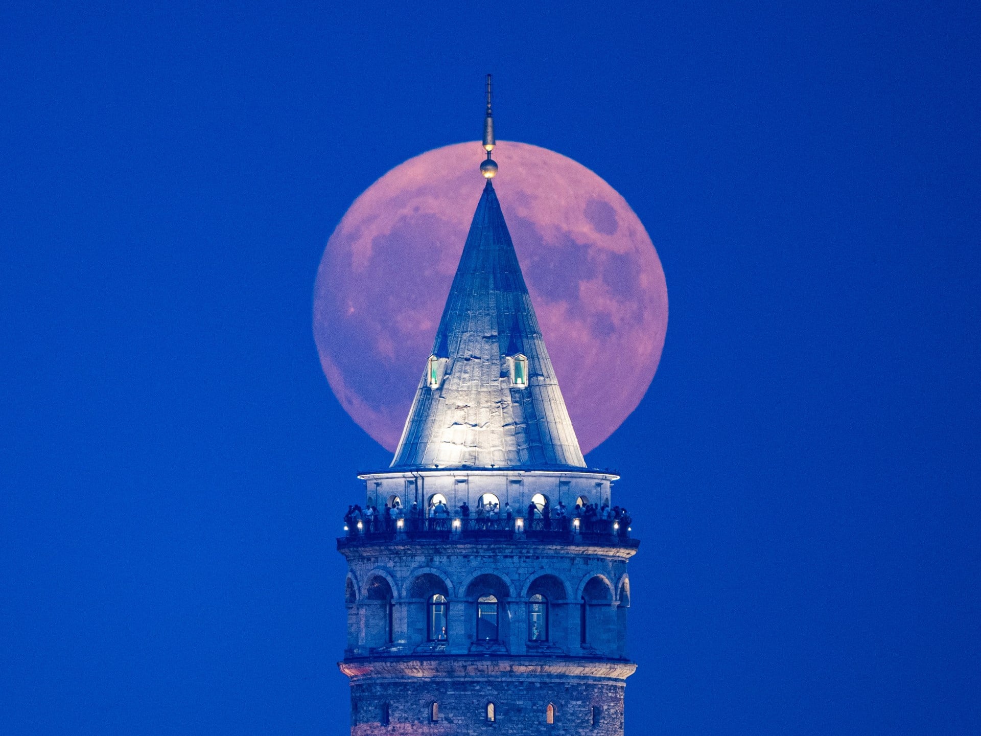 Featured image for Rare Super Blue Moon Illuminates Skies Worldwide
