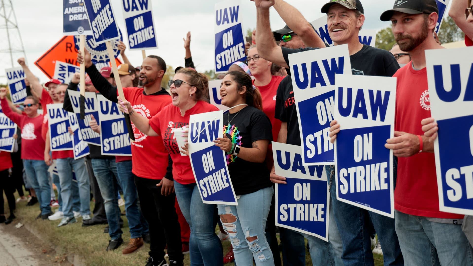 GM and UAW on the Verge of Labor Deal After Marathon Negotiations