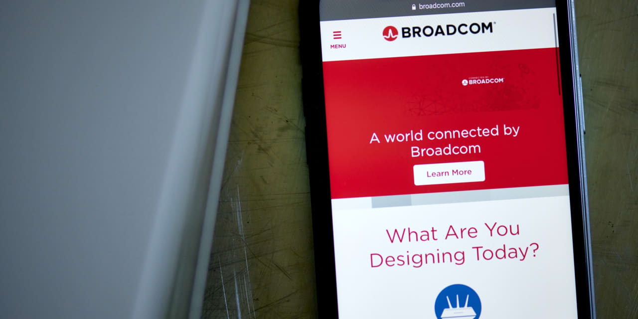 Featured image for Insider Buy Boosts Broadcom Stock, Analyst Maintains Positive Outlook