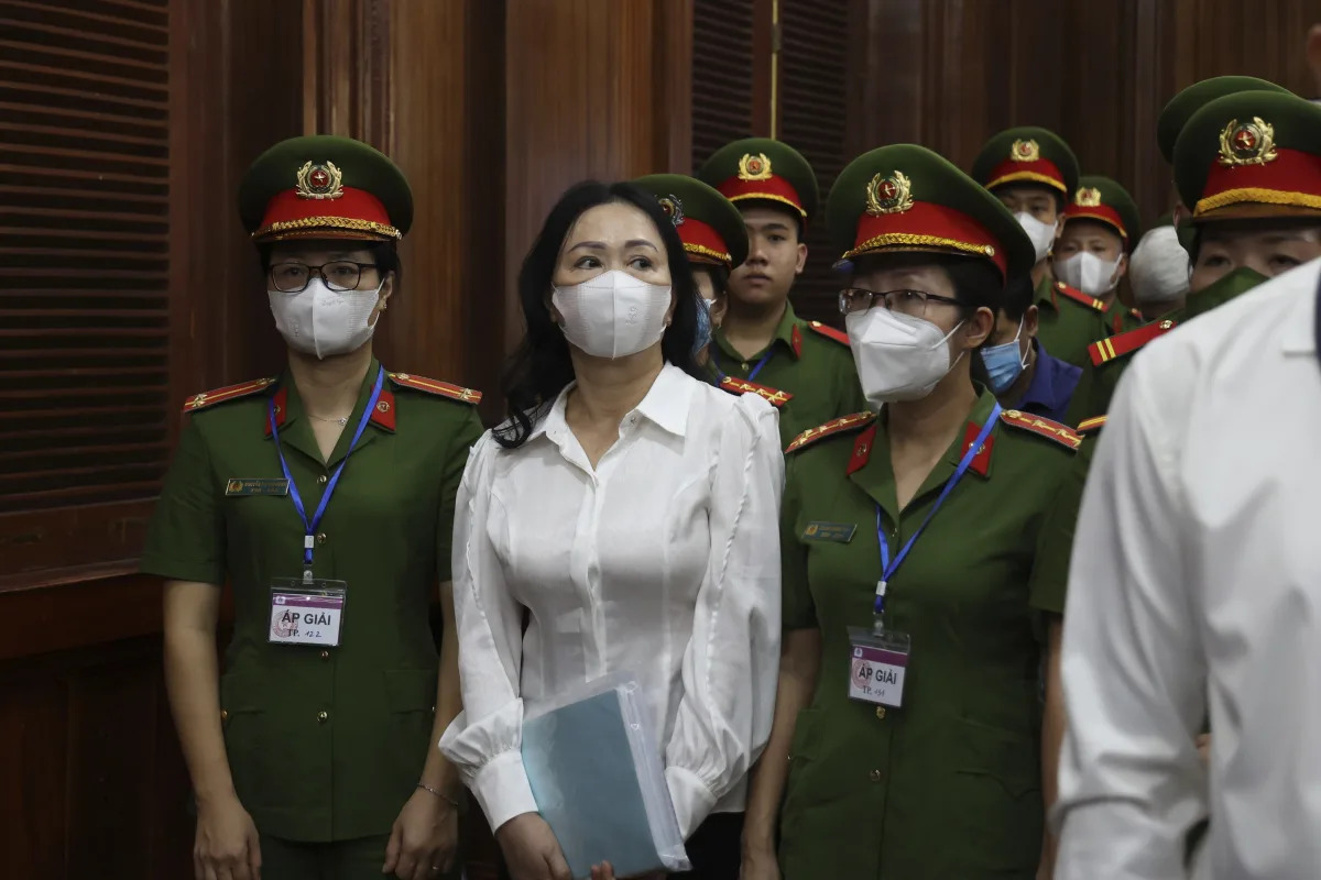 "Vietnamese Property Tycoon's $12.5 Billion Embezzlement Trial Commences"