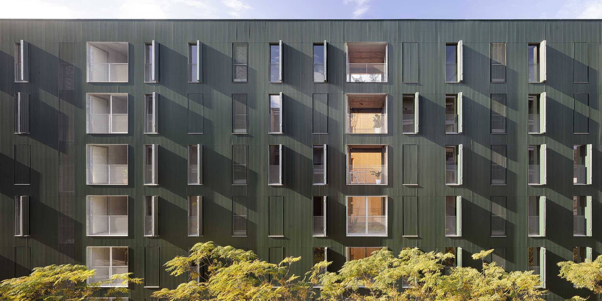 "Baró Tower: A Collaborative Architectural Marvel by DATAAE, Narch, and Maira Arquitectes"