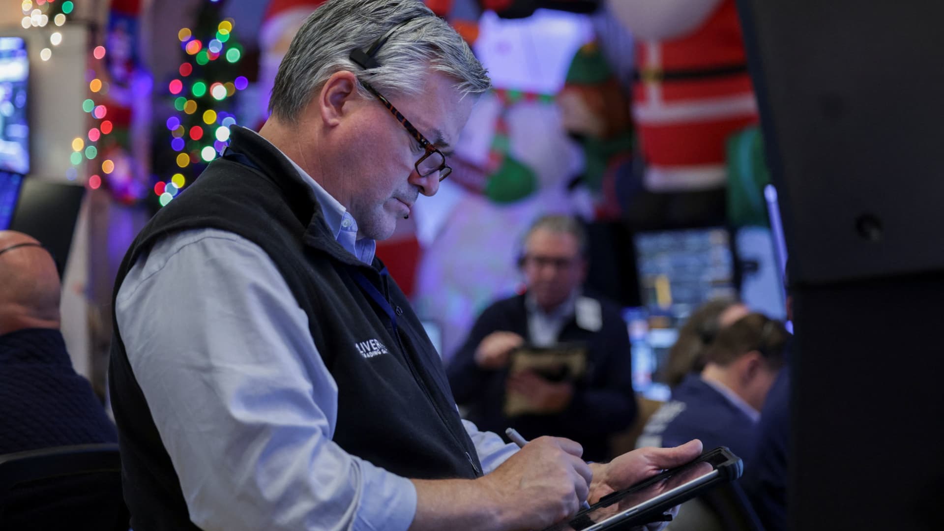 Featured image for Celebrities Reveal Personal Moments and Surprising Questions at Holiday Parties