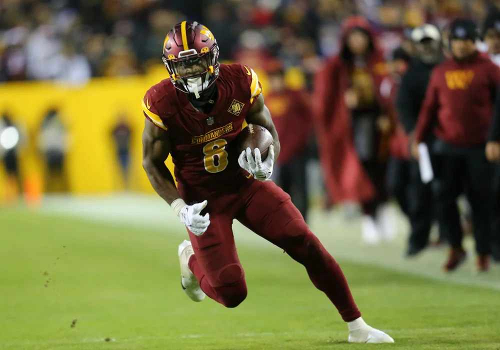 Eagles bolster WR corps with trade for Metchie amid injury concerns