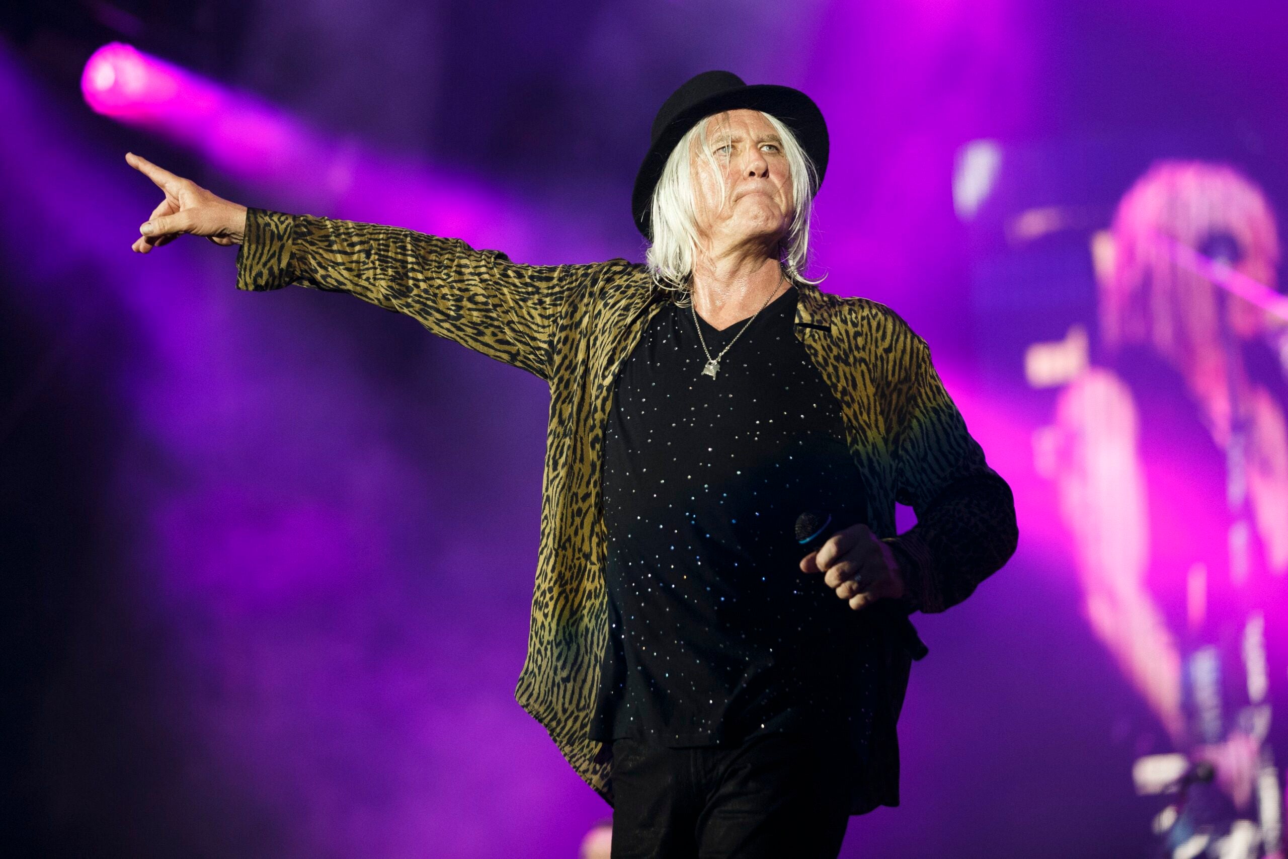 Featured image for Def Leppard and Journey Set to Rock Stadiums in 2024 Tour