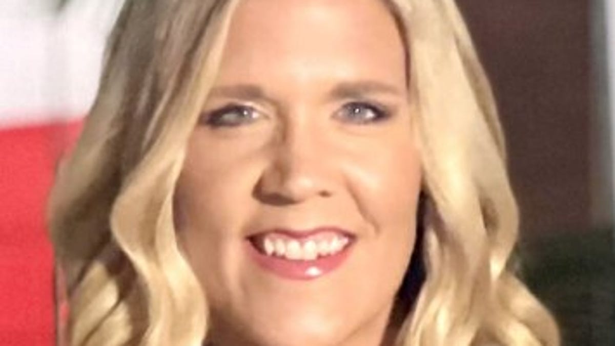 Featured image for Illinois news anchor dies suddenly while on Florida vacation.