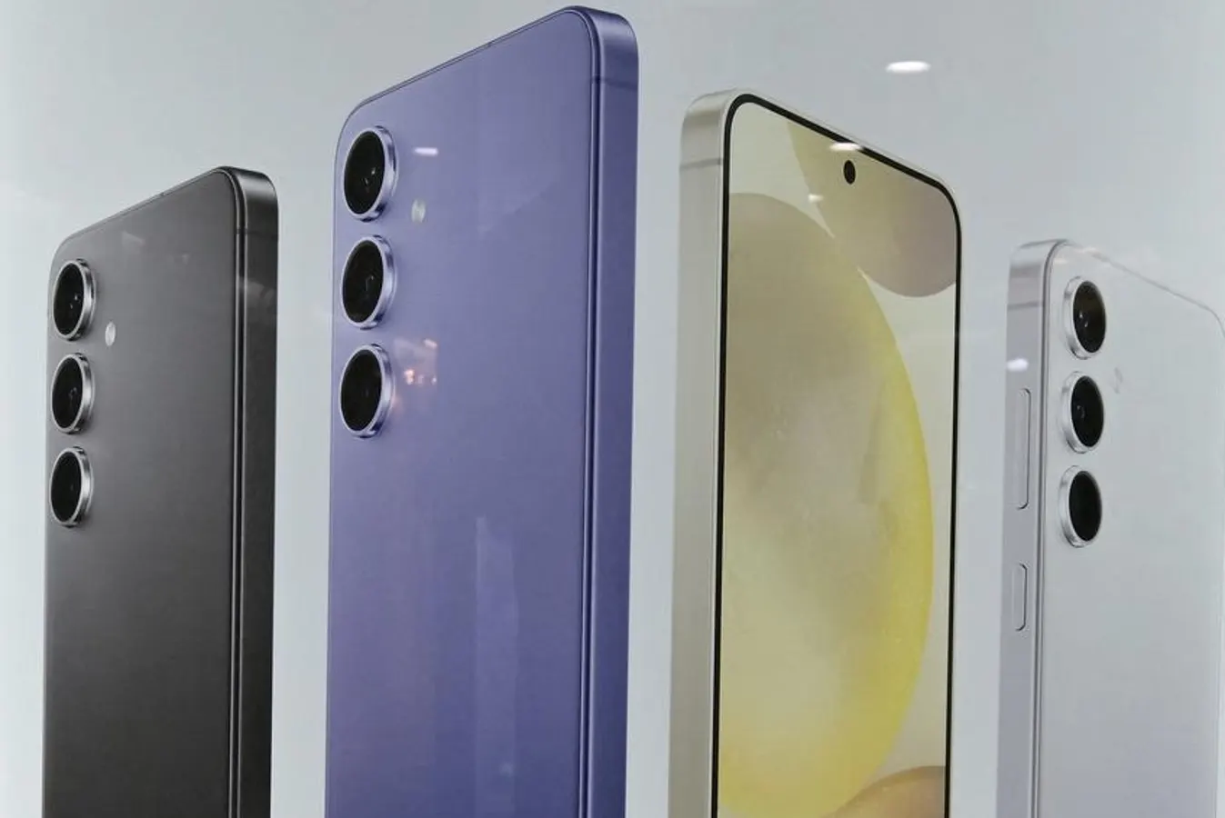 Featured image for Samsung Urges Galaxy Users to Update Devices with November Security Patch