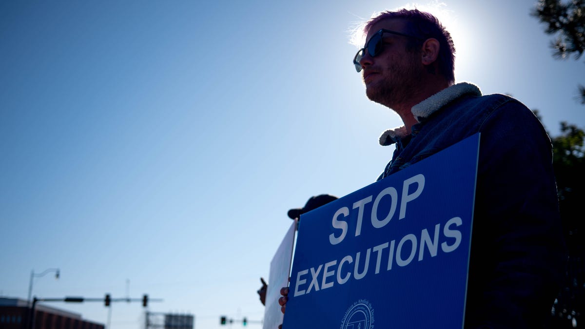 "Oklahoma Executes Michael Dewayne Smith for 2002 Double Murder"