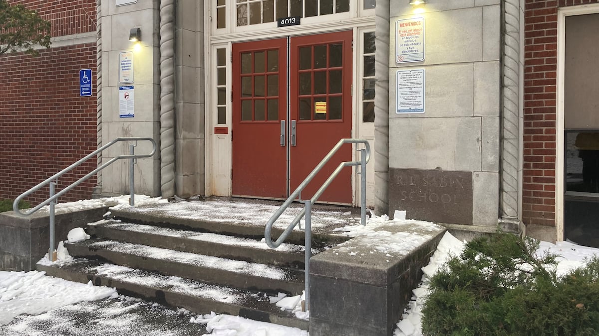 Featured image for "Oregon School Districts Diverge on Snow Day Decisions for January 18-19, 2024"