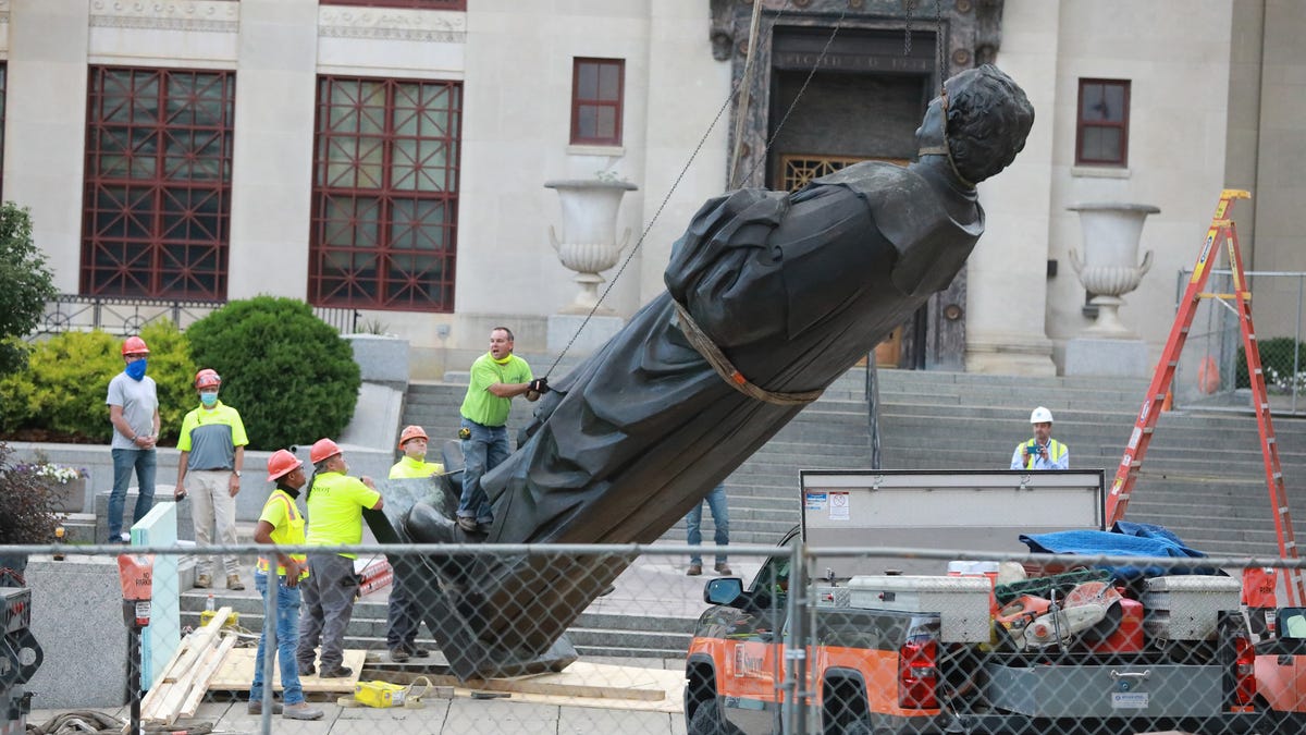 Featured image for Columbus Day 2023: What's Open and Closed, USPS, Banks, Stock Market, Stores, and More