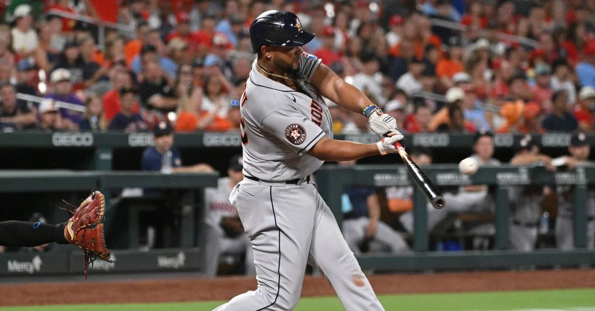 Astros' Power Duo Leads Victory over Cardinals