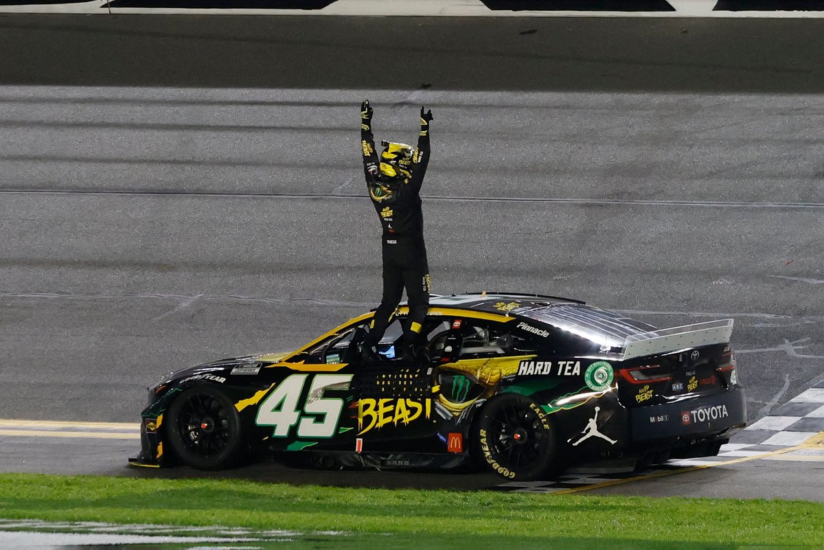 Featured image for "Reddick and Johnson Secure Daytona 500 Spots in Duels at Daytona Qualifying"