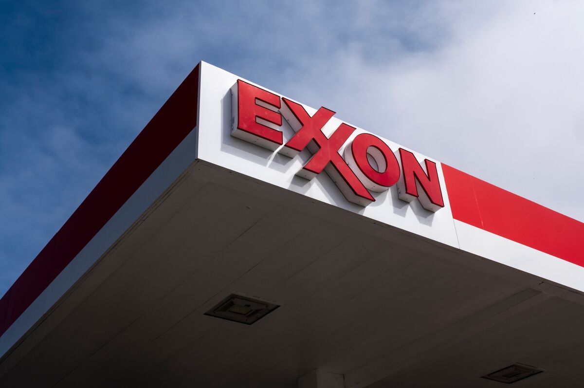 Featured image for Exxon to Cut 2,000 Jobs in Global Restructuring