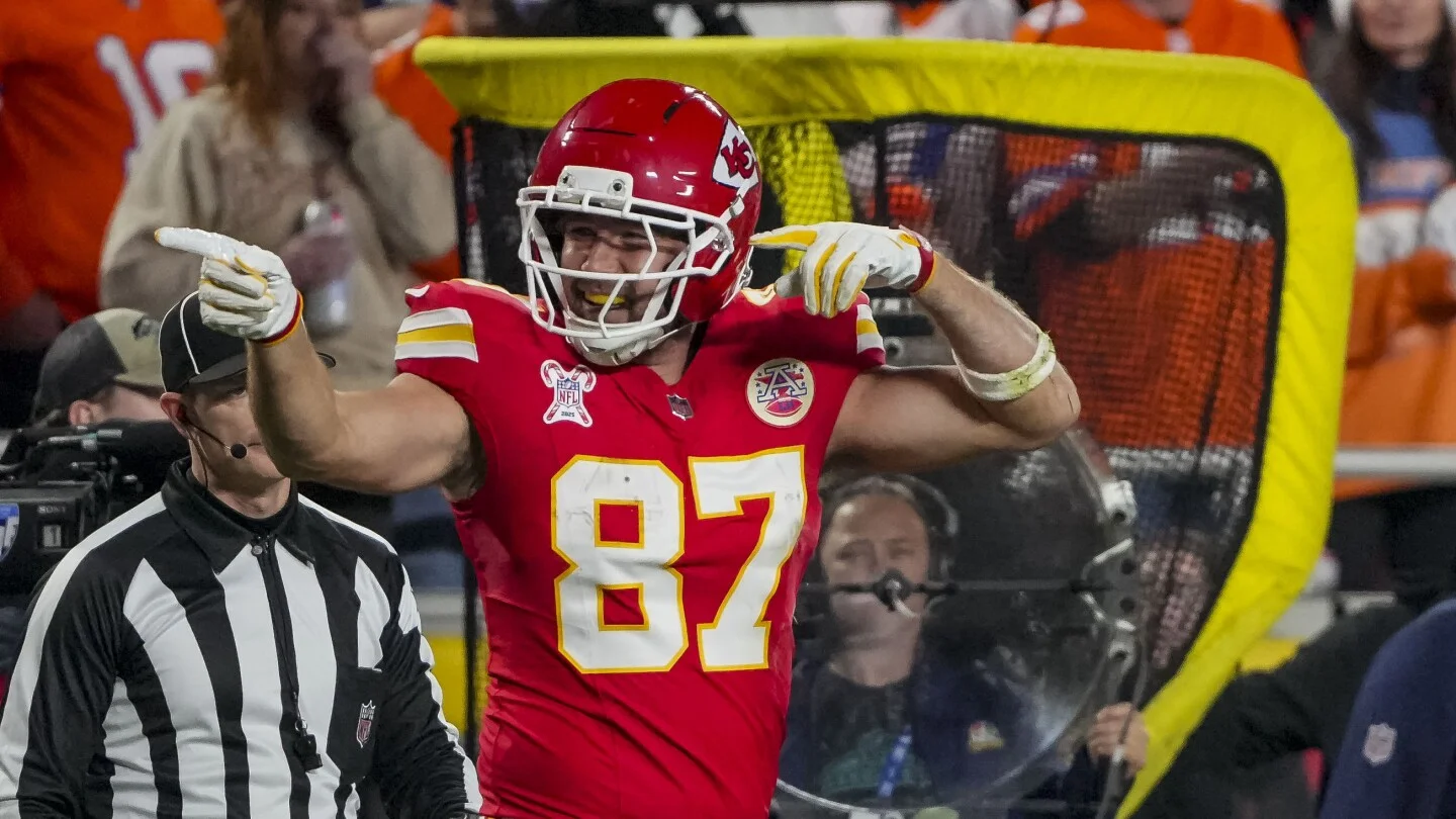 Kelce Re-signs with Chiefs on 1-Year, Up-to-$15M Deal
