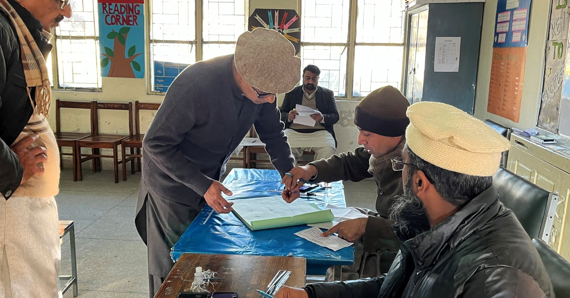"Pakistan Implements Nationwide Mobile Service Suspension for Election Day Security"