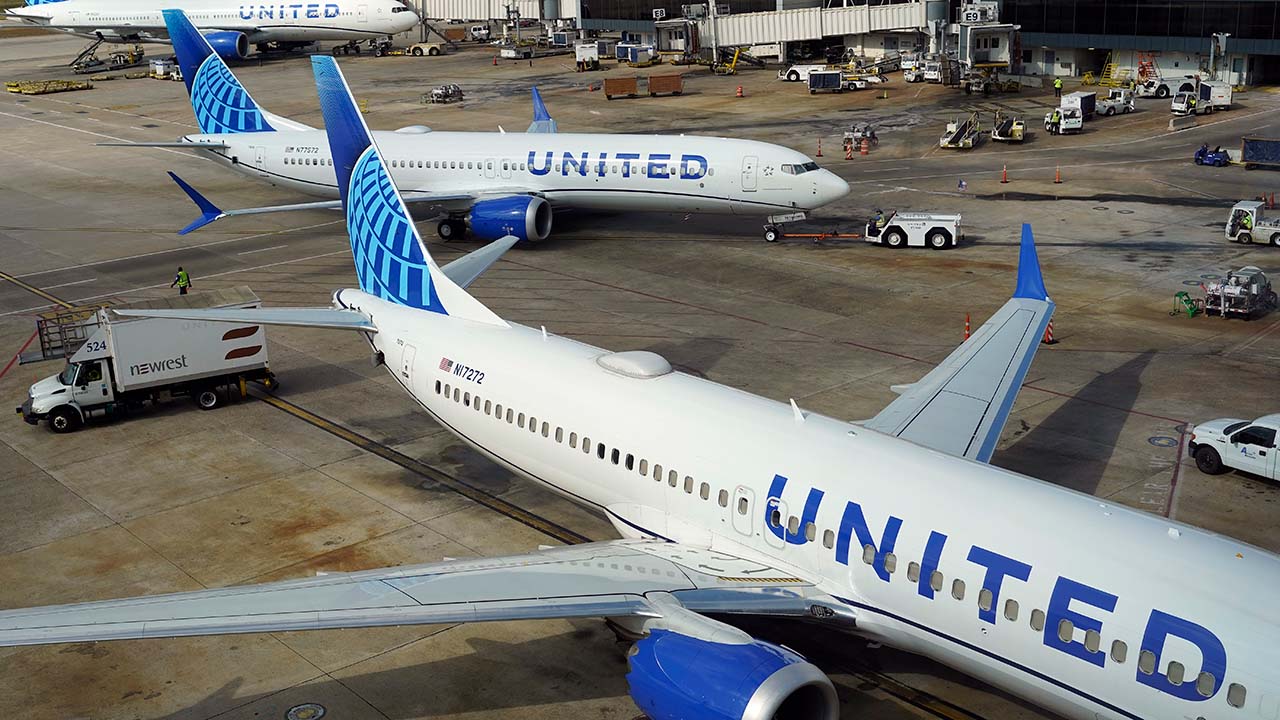 Featured image for "Multiple United Airlines Planes Clip Wings at SFO Airport"