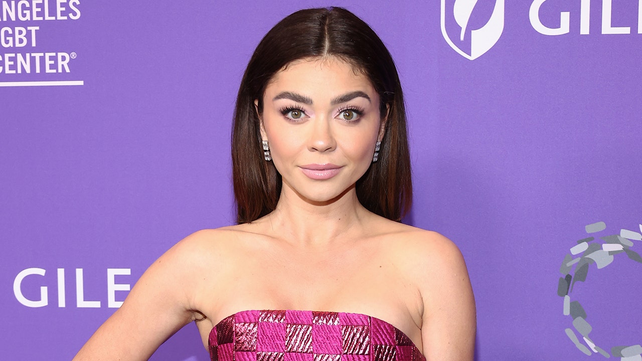 Featured image for Sarah Hyland's Struggle with Heels and Gout on 'Modern Family'